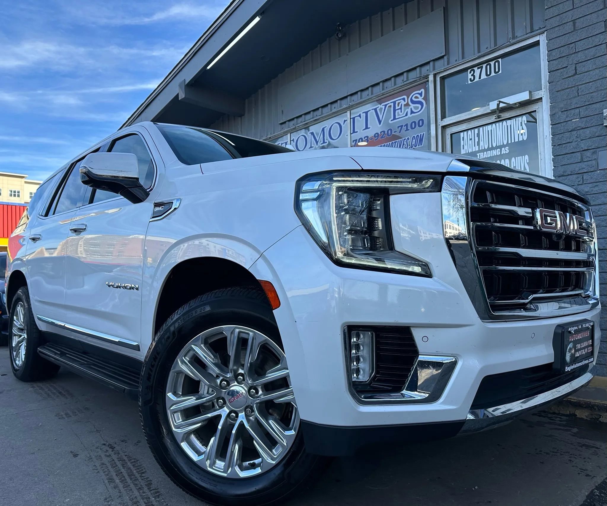 Used 2021 GMC Yukon SLT w/ SLT Luxury Plus Package image 1