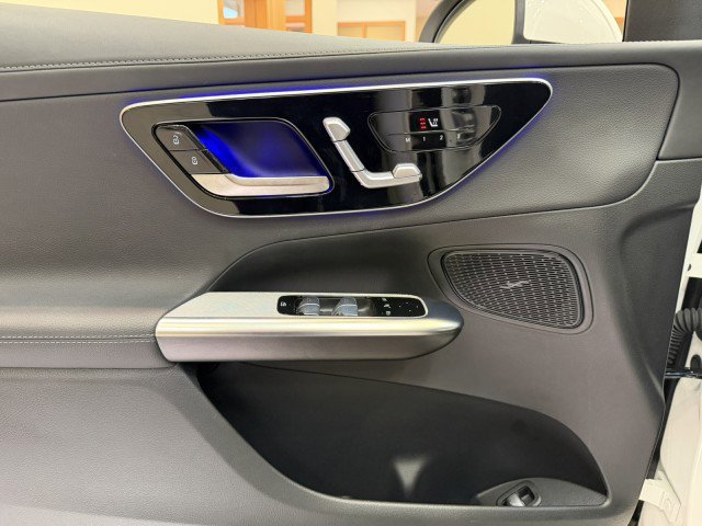 Used 2024 Mercedes-Benz GLC 300 4MATIC image 23