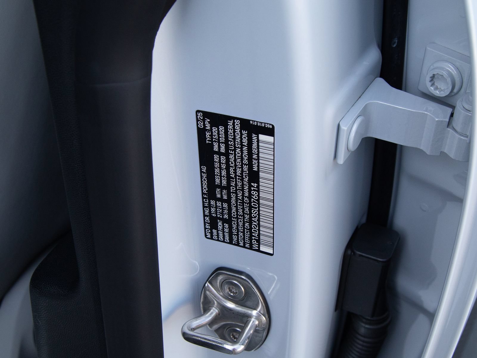Certified 2025 Porsche Macan Electric RWD image 20