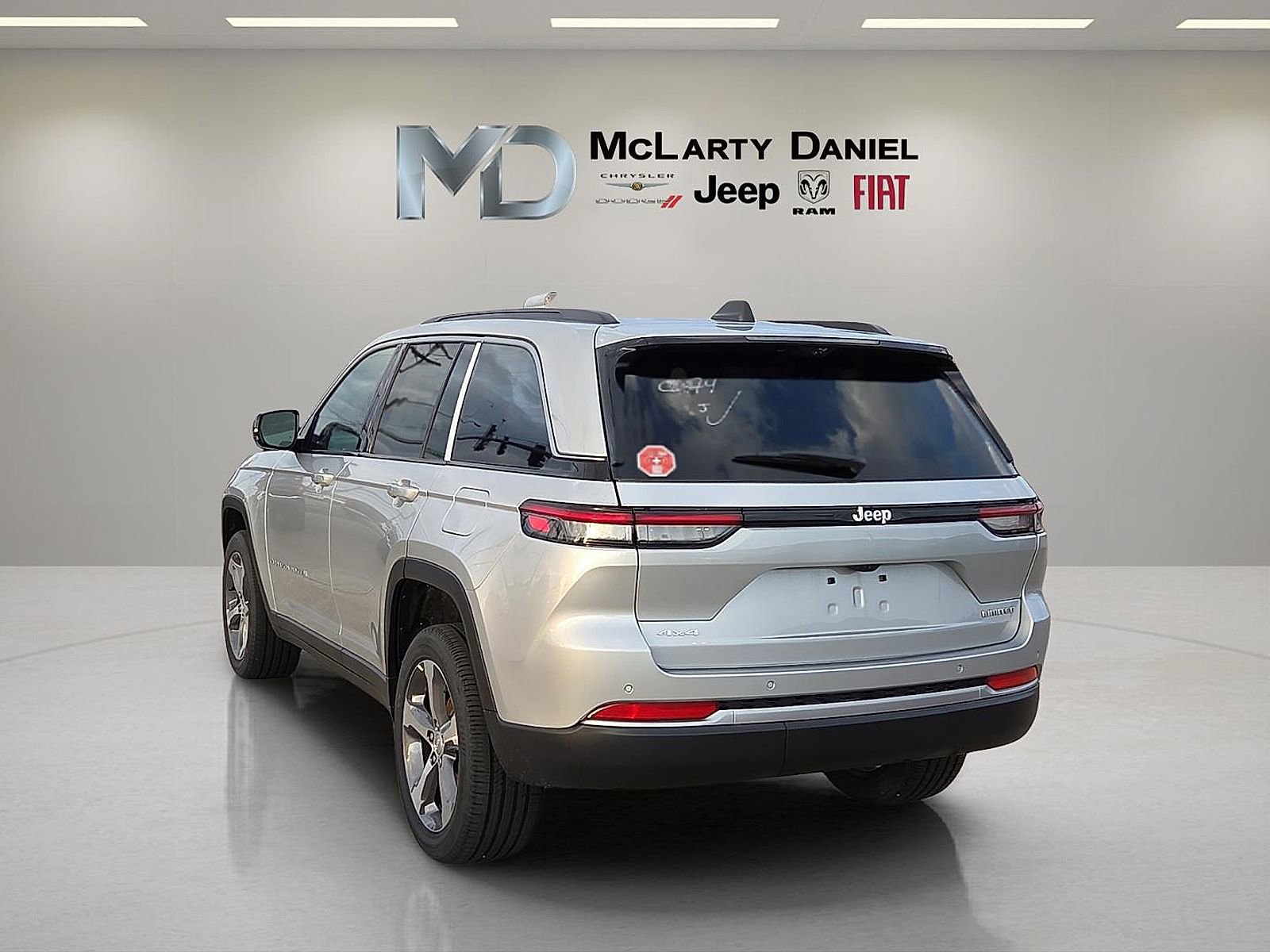 New 2026 Jeep Grand Cherokee Limited w/ Luxury Tech Group II AWD/4WD image 4