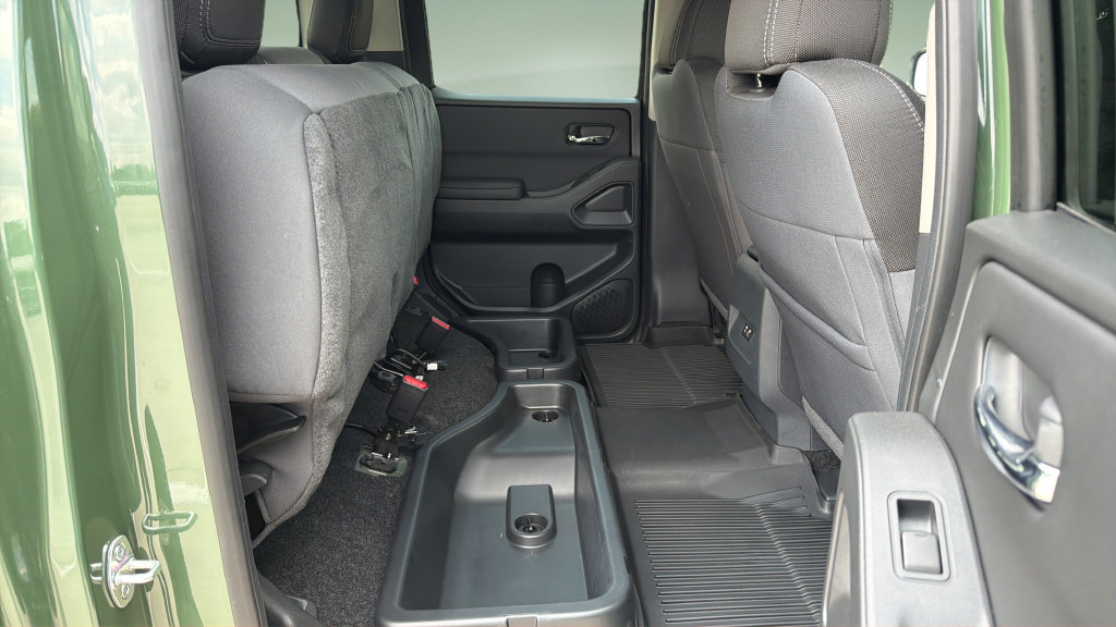 New 2026 Nissan Frontier SV w/ All-Weather Content Package AWD/4WD image 15