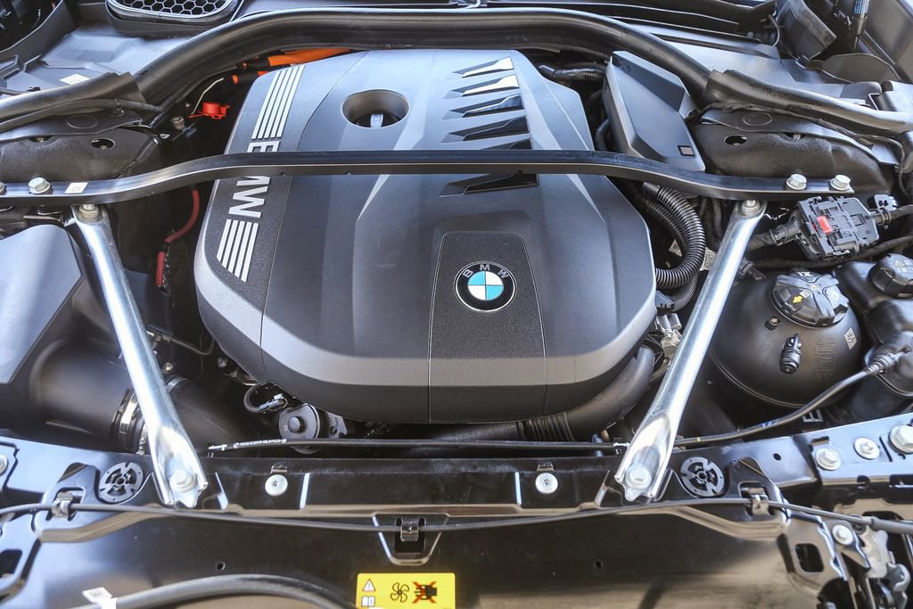 Used 2026 BMW 750e xDrive w/ Premium Package AWD/4WD image 23