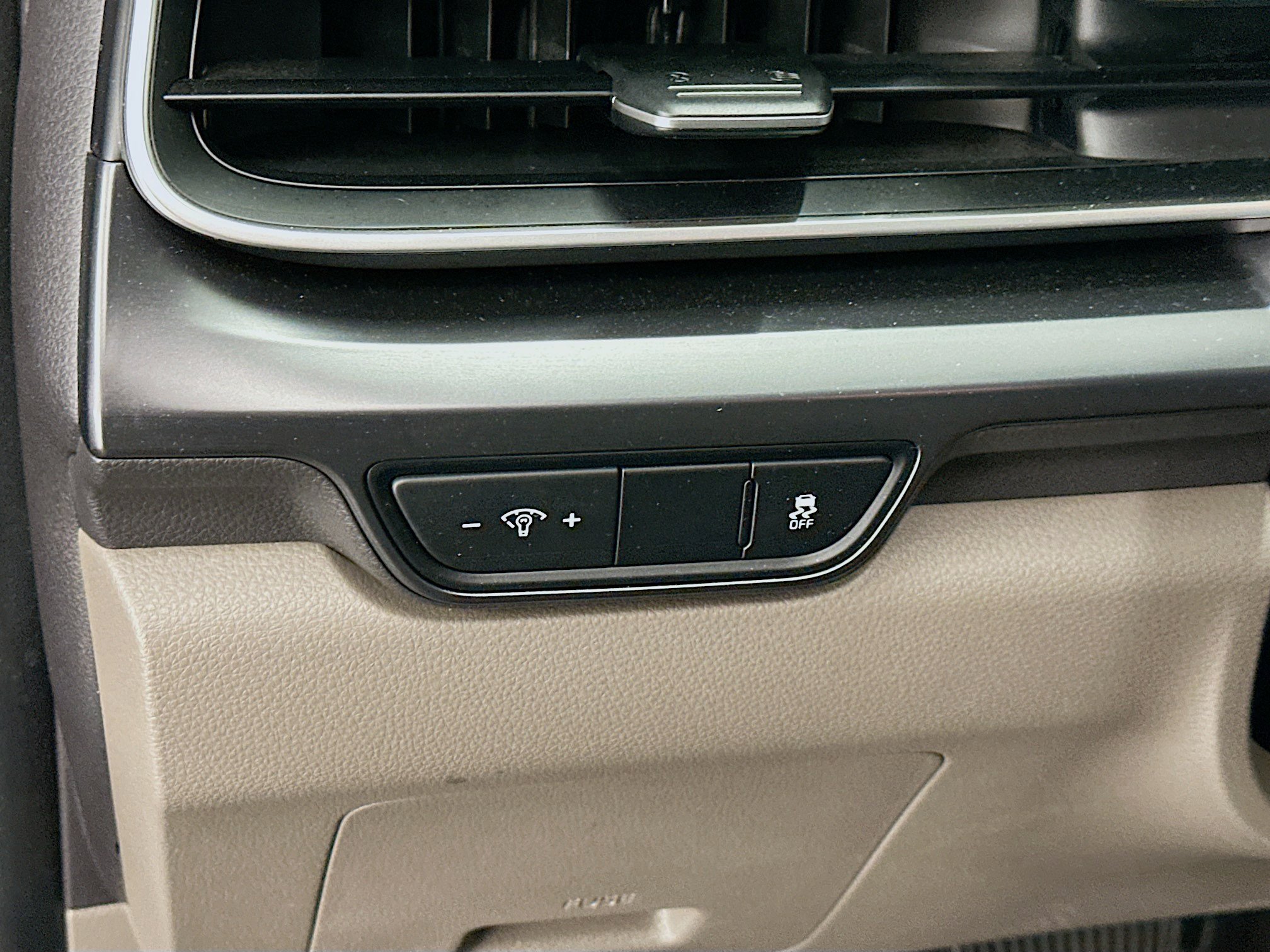 Used 2026 Kia Carnival FWD image 17