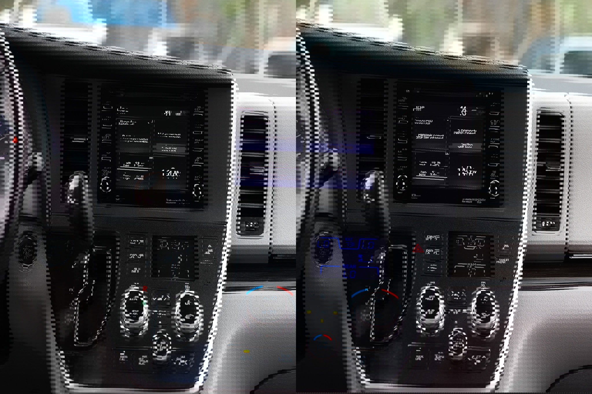 Used 2020 Toyota Sienna XLE image 39