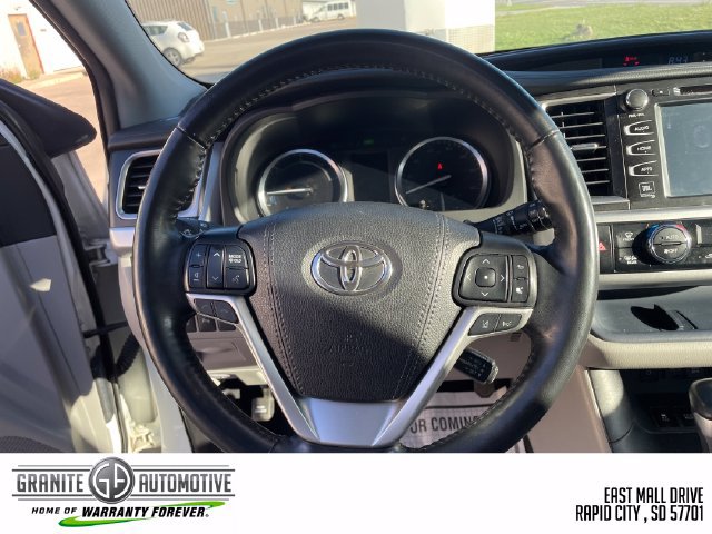 Used 2019 Toyota Highlander Limited Platinum AWD/4WD image 22