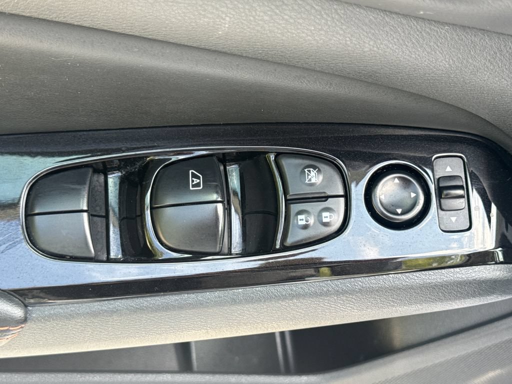 Used 2025 Nissan Altima 2.5 SR FWD image 14