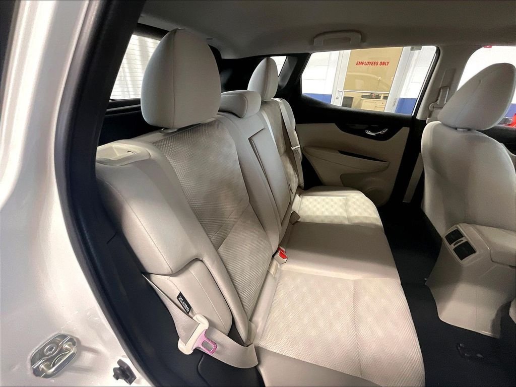 Used 2022 Nissan Rogue Sport SV AWD/4WD image 16