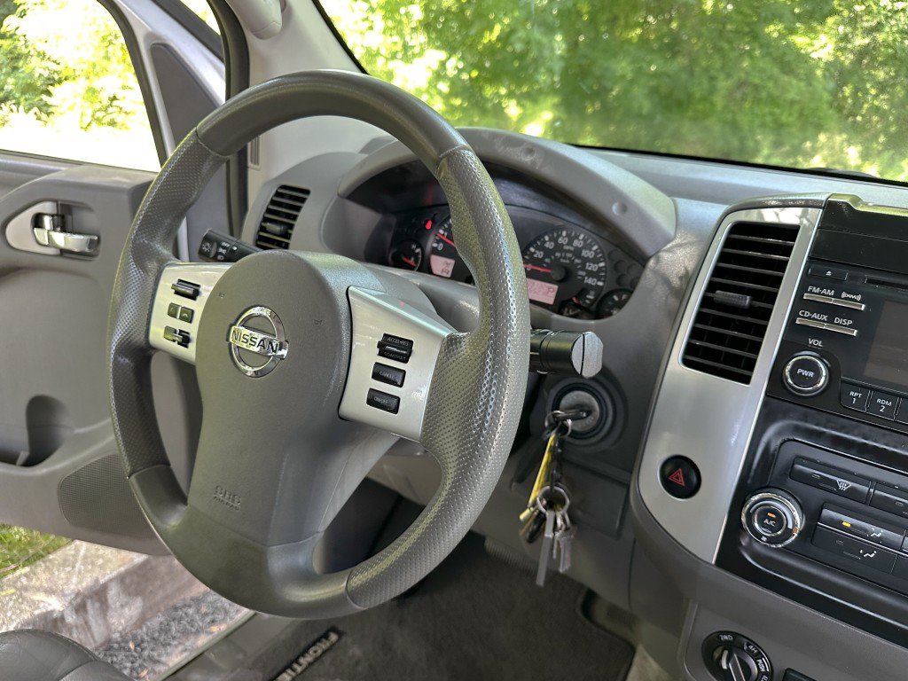 Used 2013 Nissan Frontier SV AWD/4WD image 29
