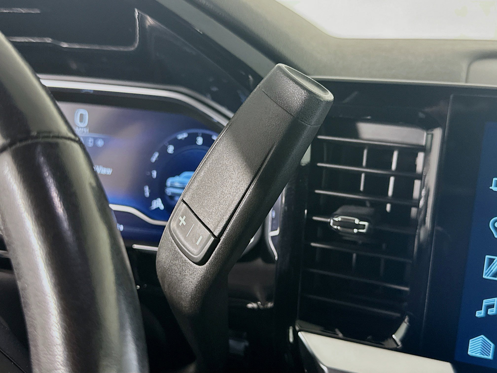 Used 2022 Chevrolet Silverado 1500 LT image 24