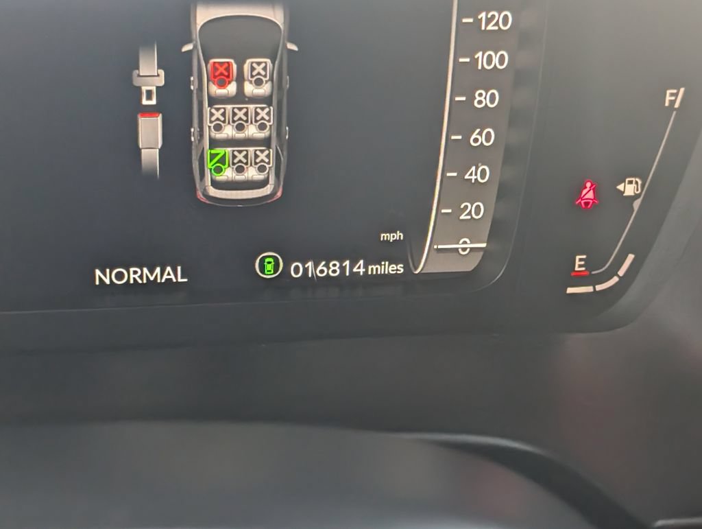Used 2025 Honda Pilot Black Edition image 17