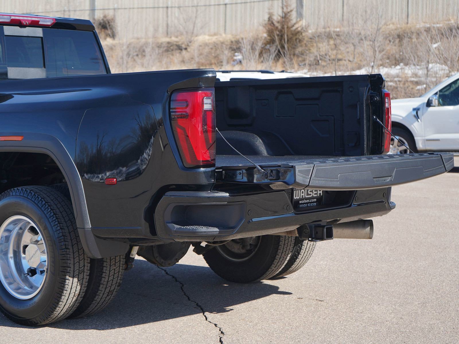 Used 2025 GMC Sierra 3500 Denali w/ Denali Reserve Package image 9