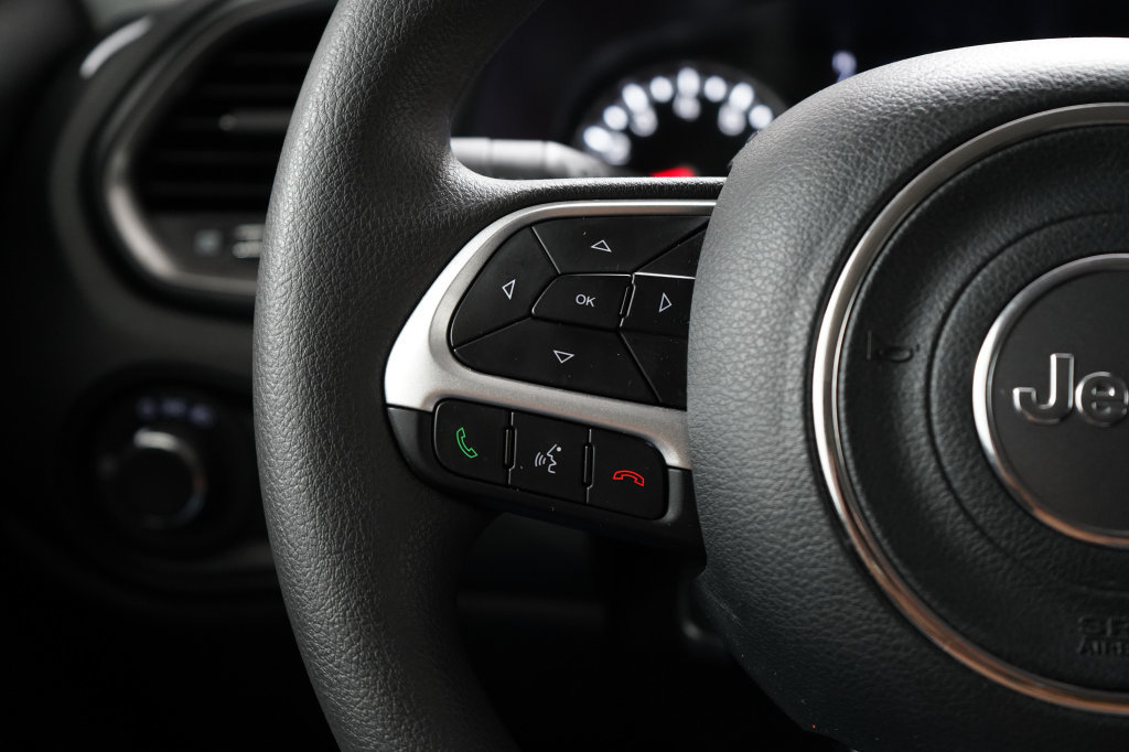 Certified 2023 Jeep Renegade Latitude AWD/4WD image 14