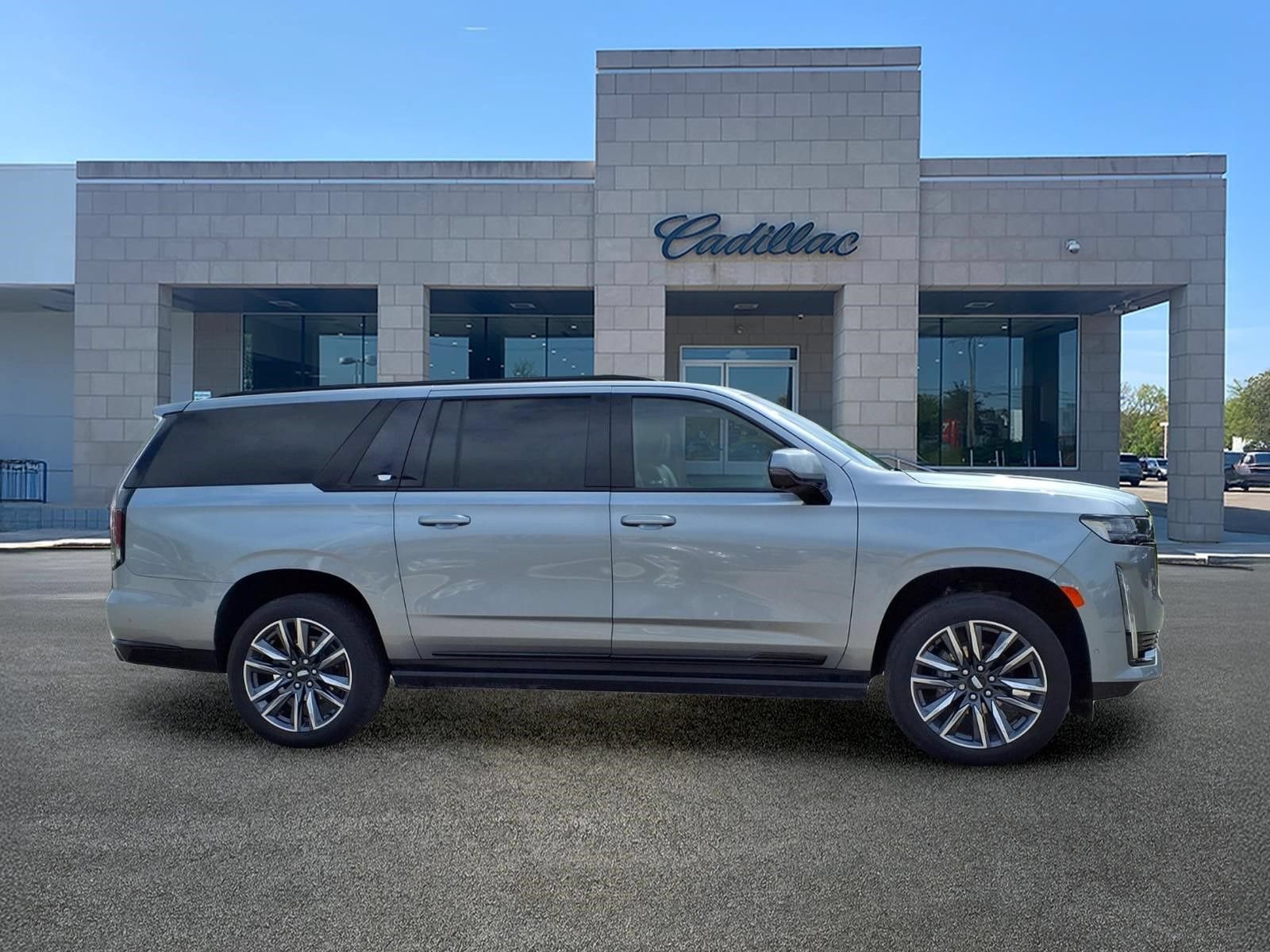 Used 2023 Cadillac Escalade ESV Sport Platinum AWD/4WD image 4