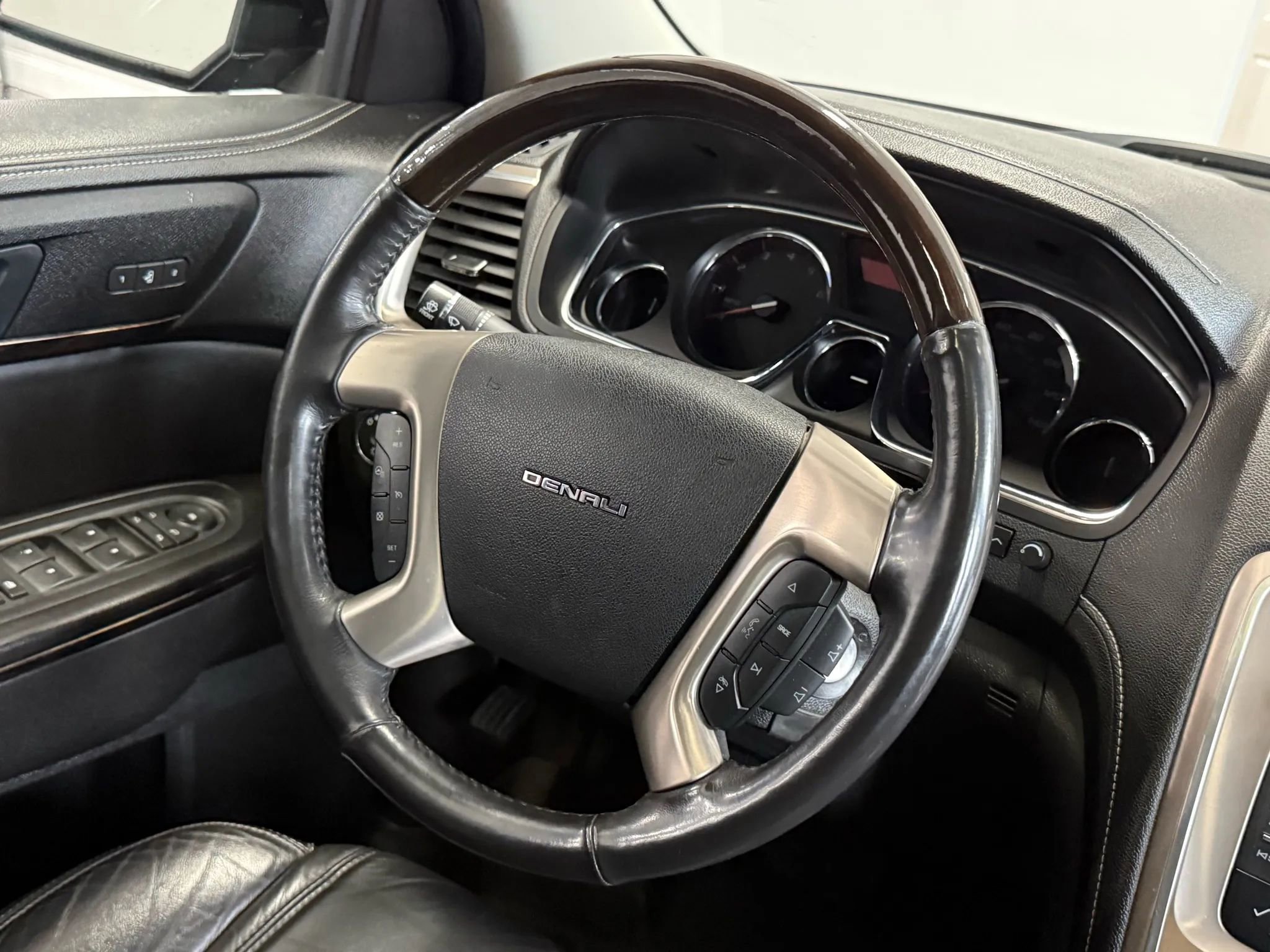 Used 2016 GMC Acadia Denali image 10
