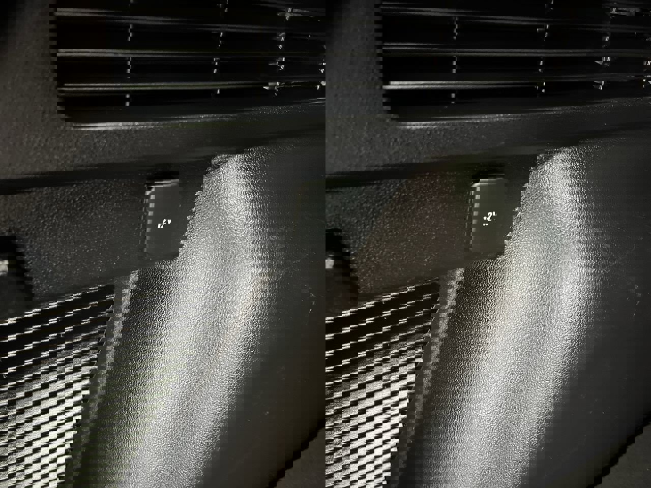 Used 2024 Ford Escape Platinum image 30