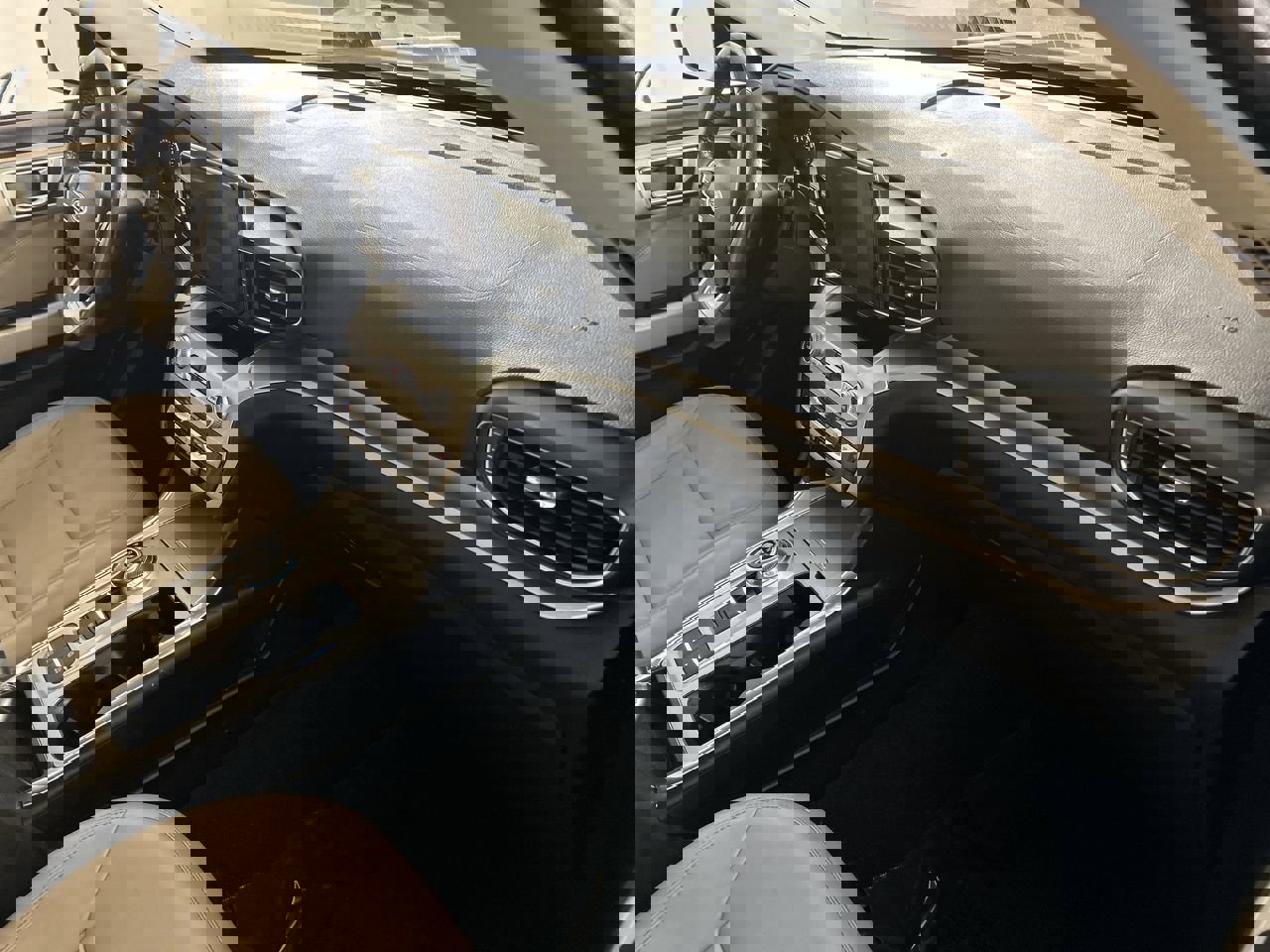 Used 2022 Ford Explorer XLT w/ Equipment Group 202A image 26