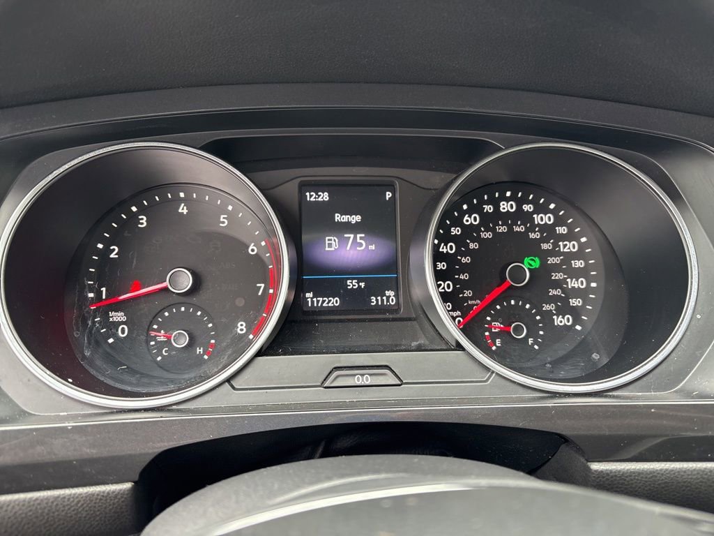 Used 2018 Volkswagen Tiguan SE w/ Panoramic Sunroof Package image 25