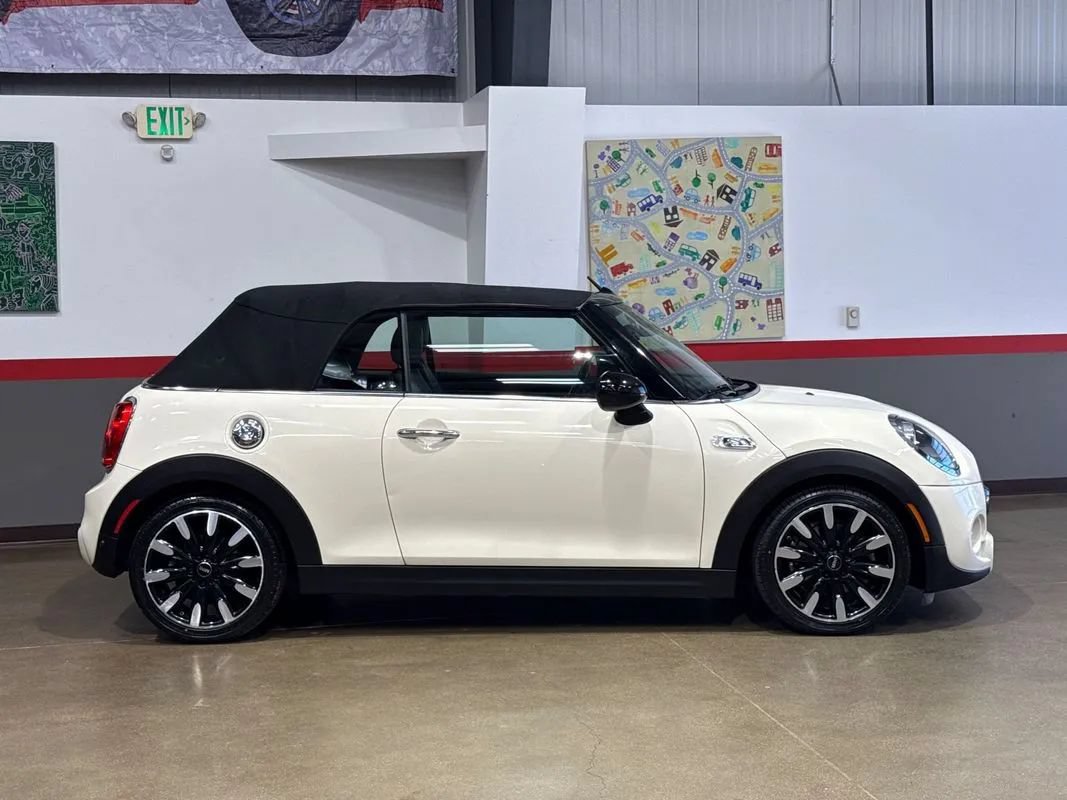 Used 2019 MINI Cooper S w/ Signature Upholstery Package FWD image 3