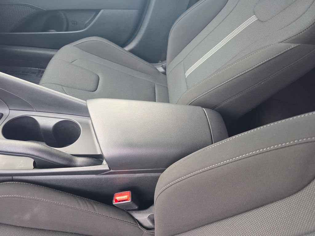 Used 2024 Hyundai Elantra SE FWD image 23