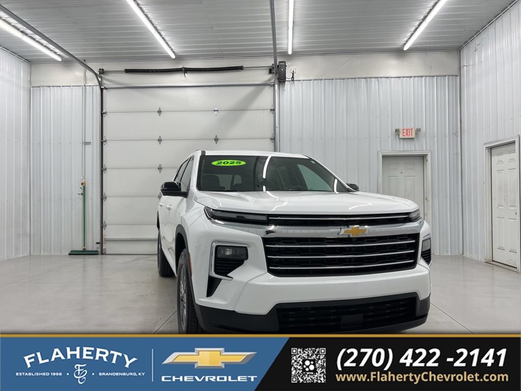 Used 2025 Chevrolet Traverse LT w/ Driver Confidence Package