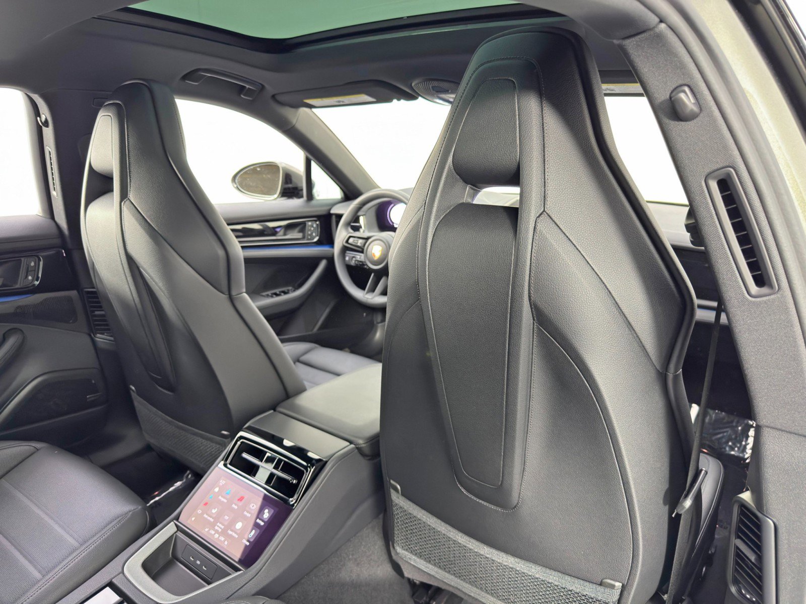 Used 2025 Porsche Panamera w/ Premium Package image 36