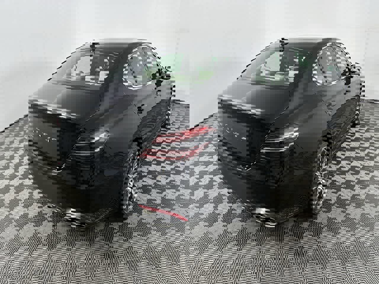 Used 2025 Genesis G70 2.5T image 8