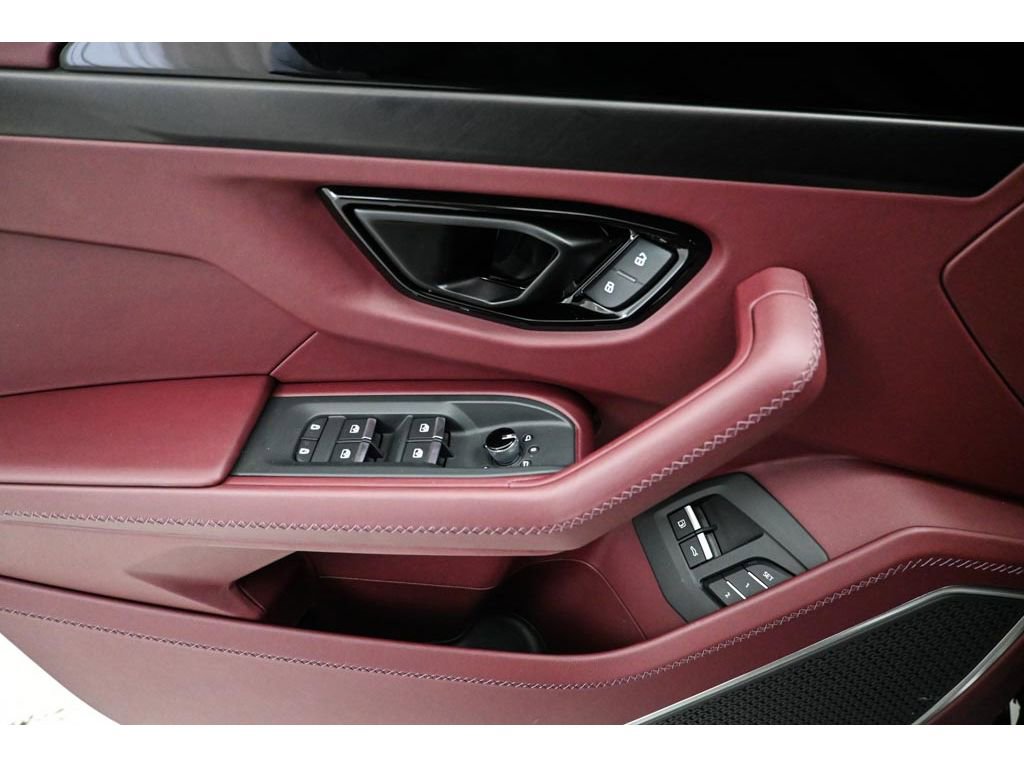 Used 2025 Lamborghini Urus SE image 48