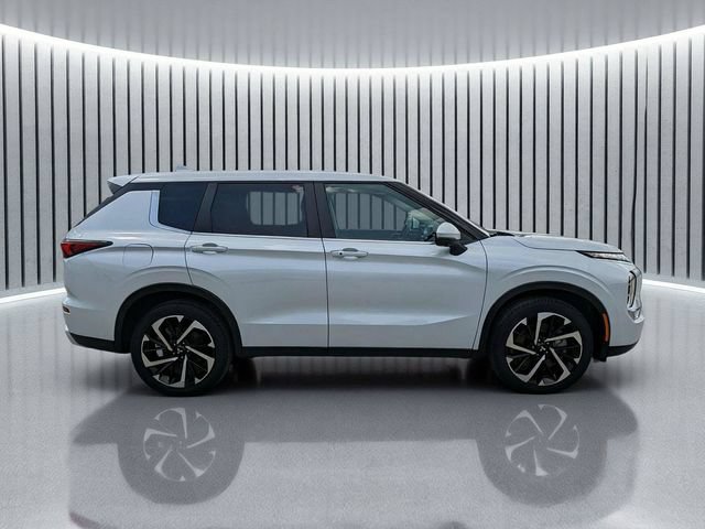Used 2024 Mitsubishi Outlander SE FWD image 3