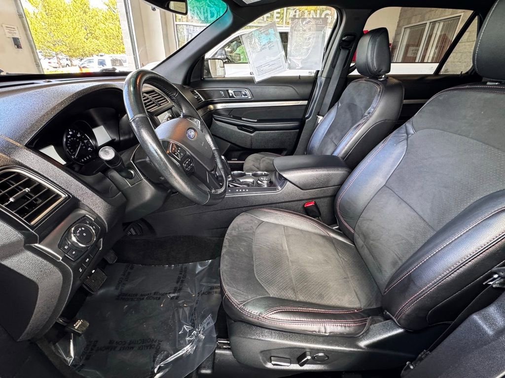 Used 2018 Ford Explorer XLT w/ Equipment Group 202A AWD/4WD image 19