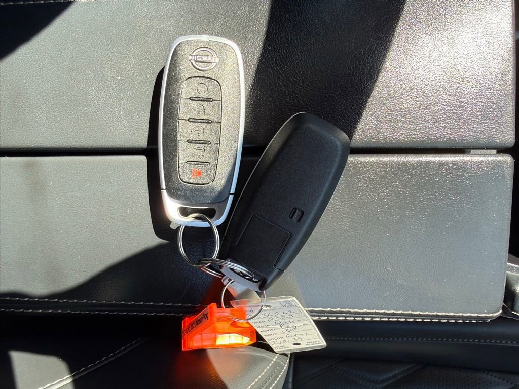 Used 2023 Nissan Rogue Platinum w/ Platinum Premium Package image 18