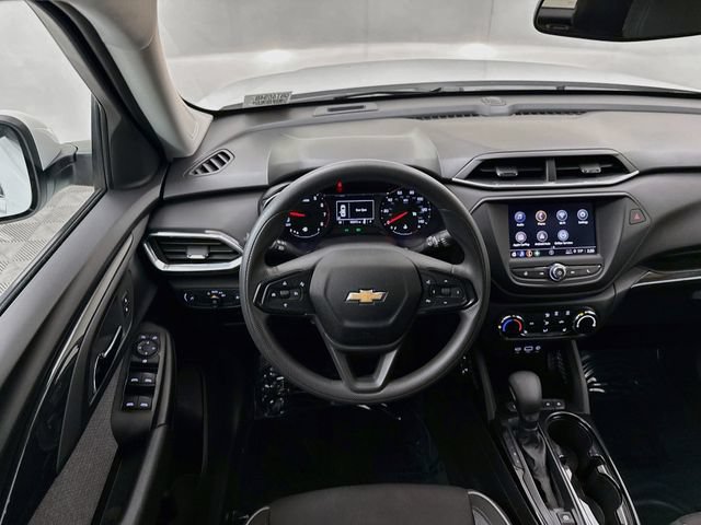 Used 2022 Chevrolet TrailBlazer LT w/ LPO, Blackout Package FWD image 21