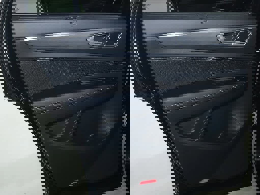 Used 2024 Volkswagen Atlas Cross Sport SE image 13