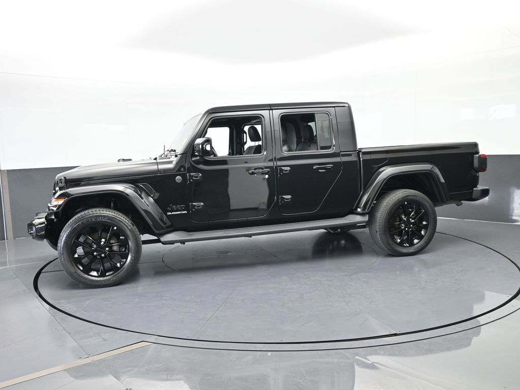Used 2022 Jeep Gladiator Overland image 2