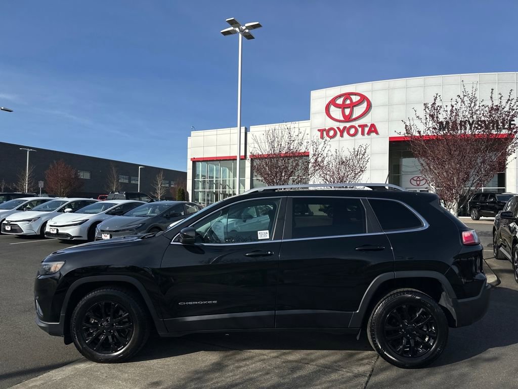 Used 2019 Jeep Cherokee Latitude w/ Popular Appearance Group image 2