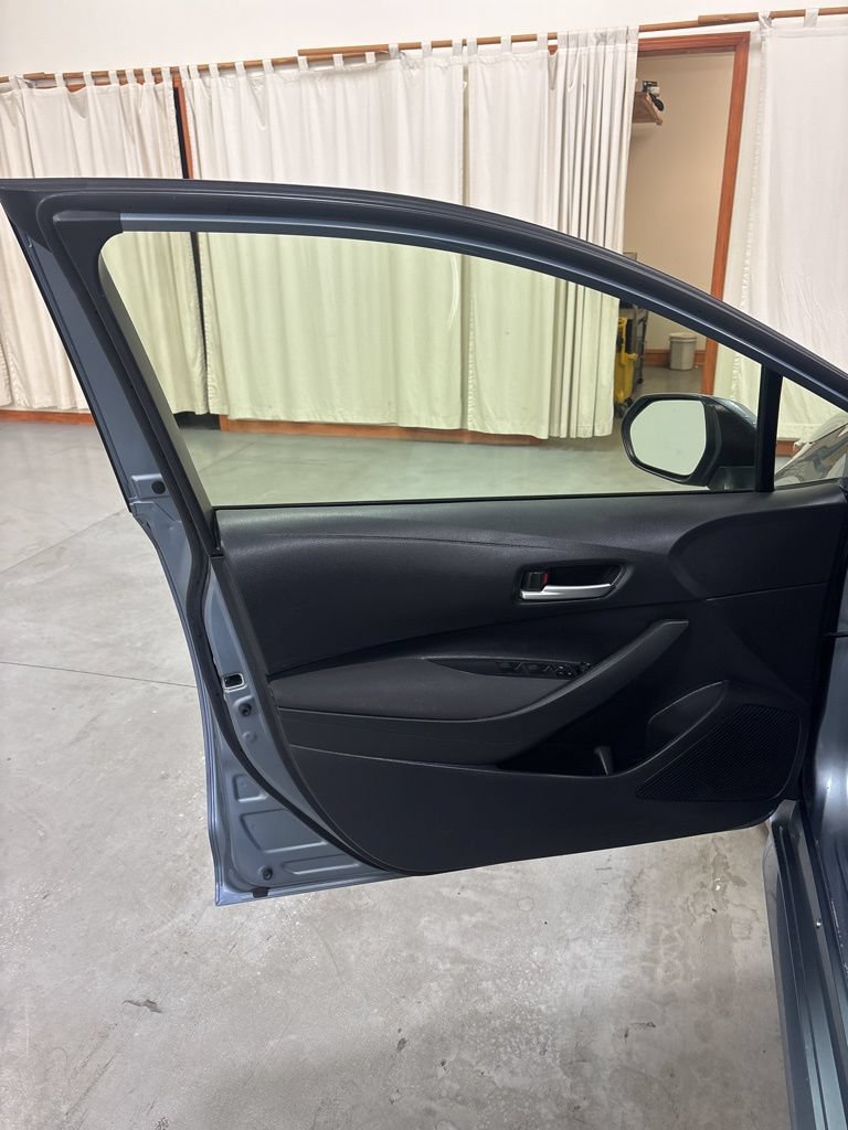 Used 2020 Toyota Corolla LE FWD image 16