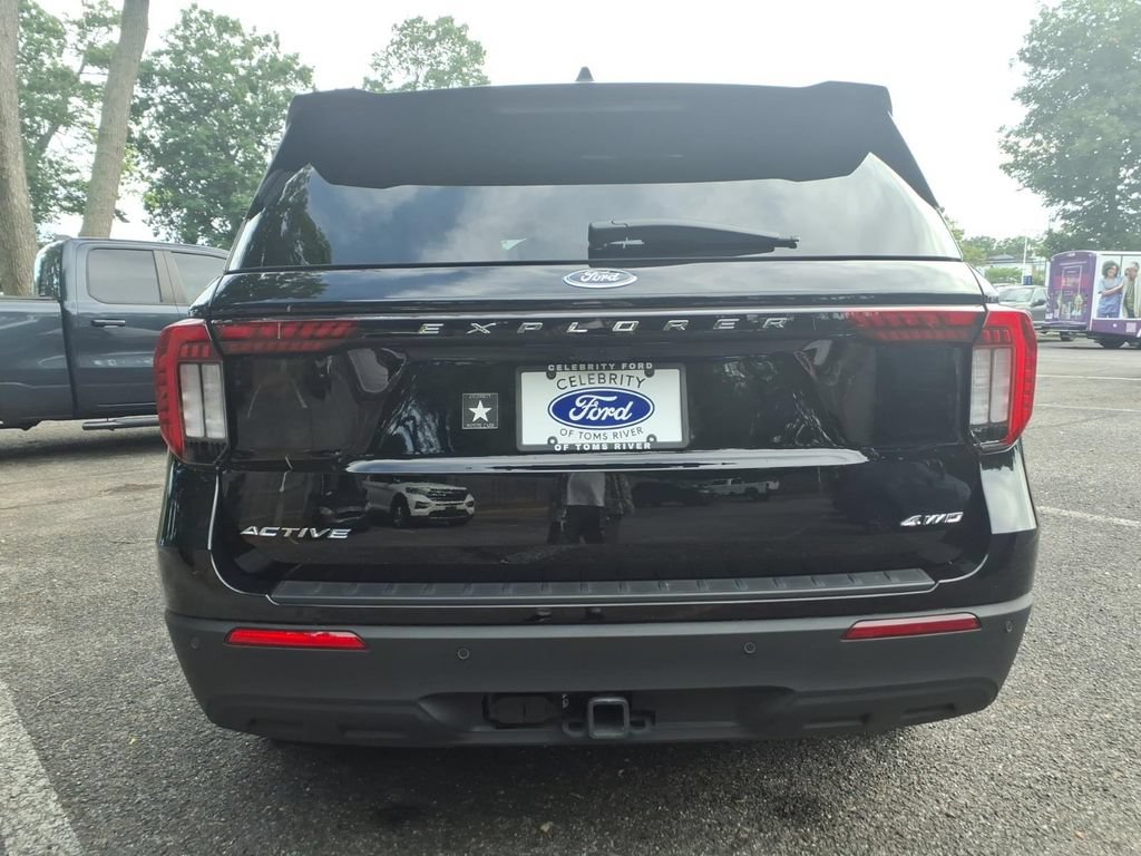Used 2026 Ford Explorer Active AWD/4WD image 3