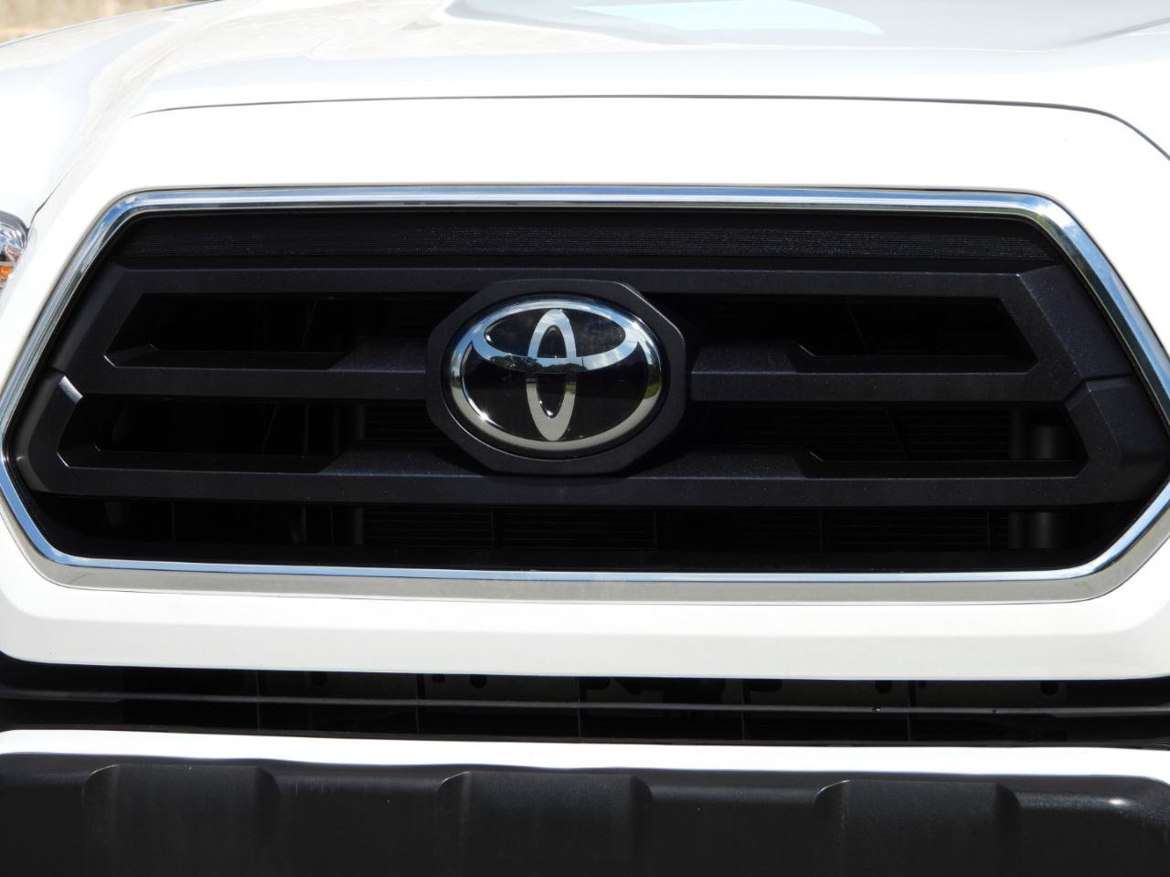 Used 2022 Toyota Tacoma SR5 w/ Technology Package RWD image 5