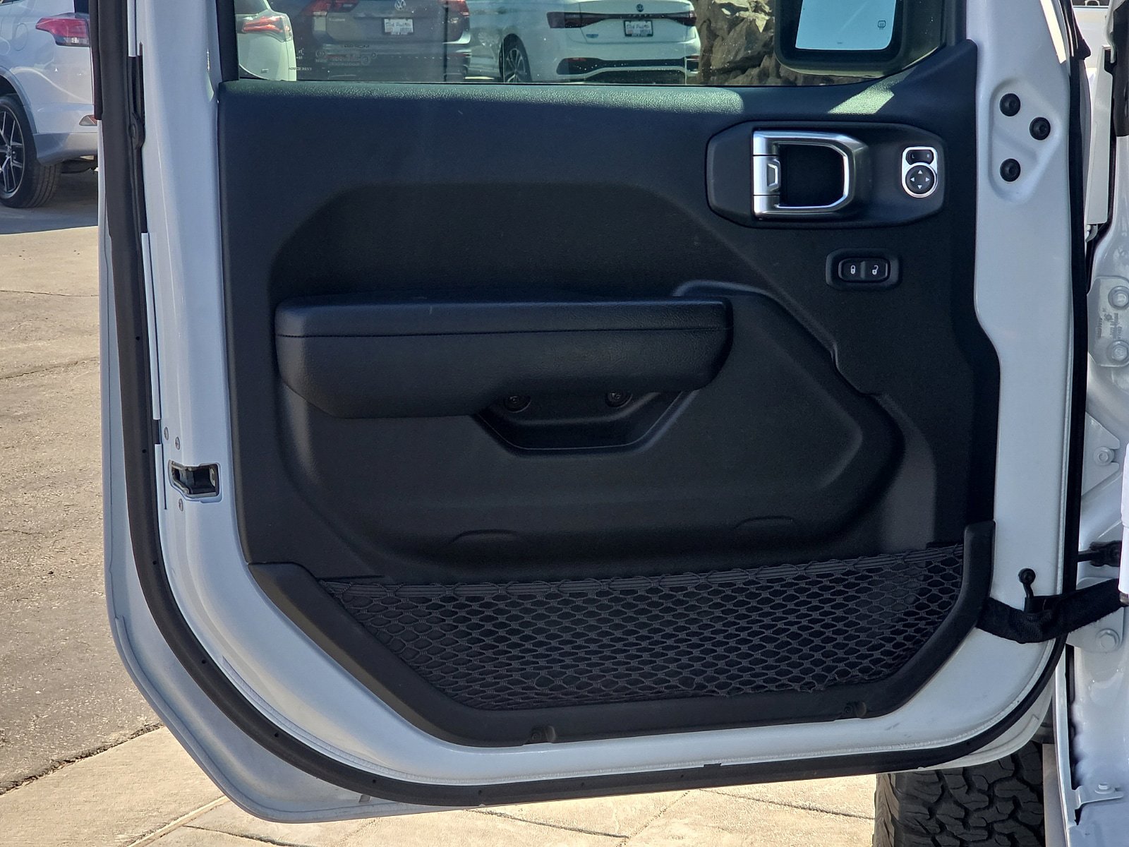 Used 2024 Jeep Wrangler Unlimited image 8