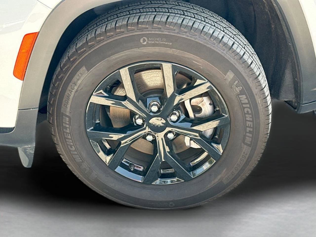 Used 2024 Jeep Grand Cherokee L Altitude RWD image 32