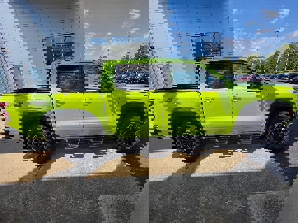 New 2026 Nissan Frontier PRO-4X w/ Pro-4x Convenience Package image 2