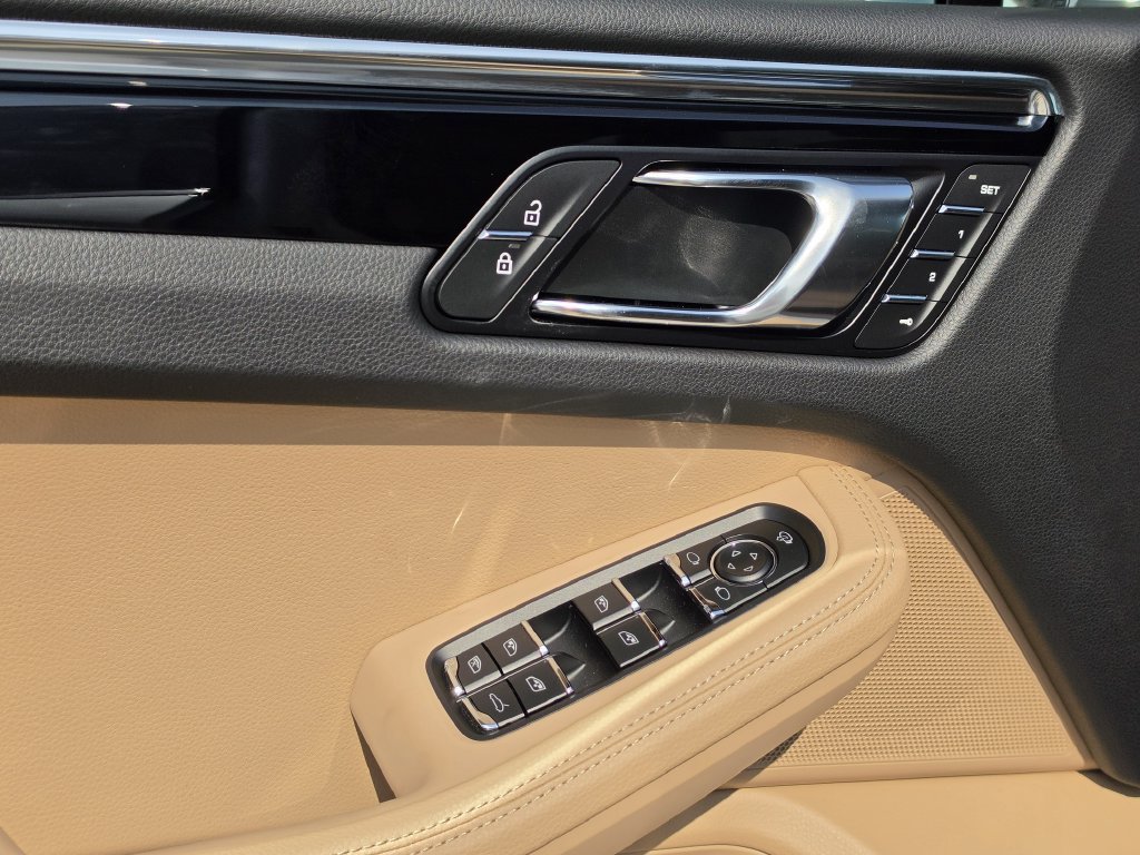 New 2026 Porsche Macan AWD/4WD image 14