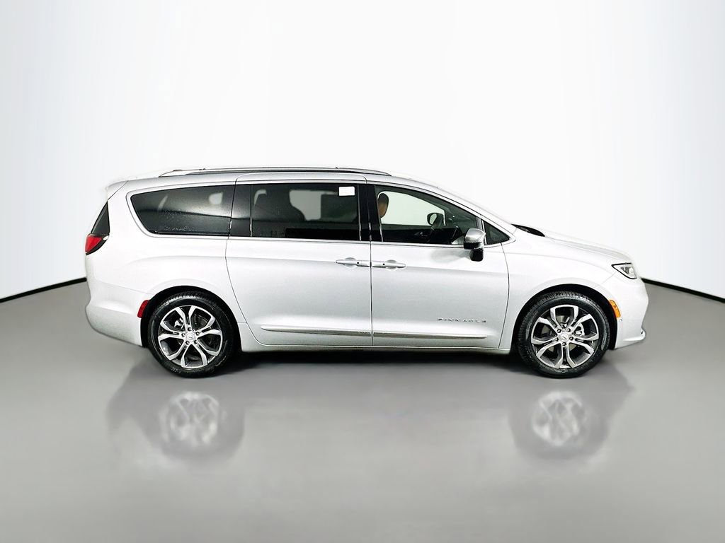 New 2026 Chrysler Pacifica Pinnacle image 8