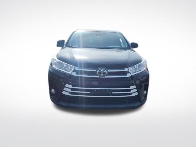 Used 2019 Toyota Highlander XLE image 18