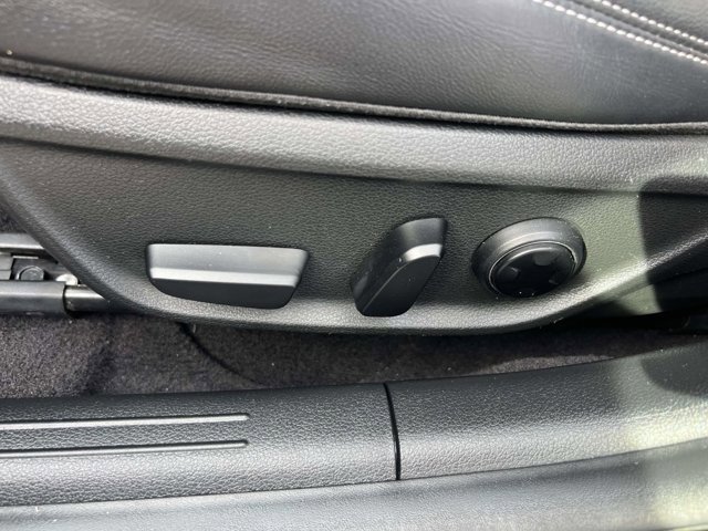 Used 2023 Genesis G70 2.0T image 16