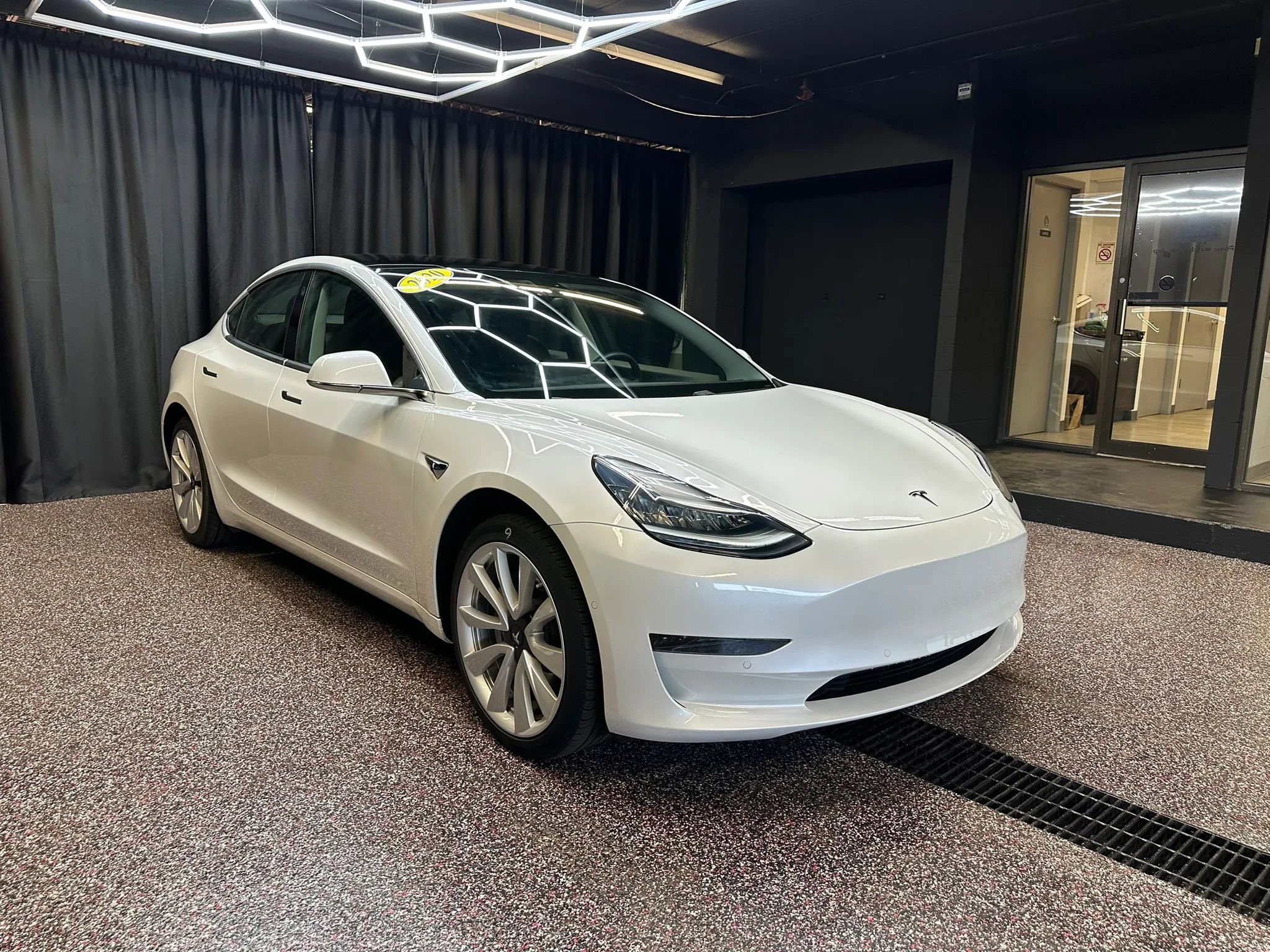 Used 2020 Tesla Model 3 Standard Range Plus image 9