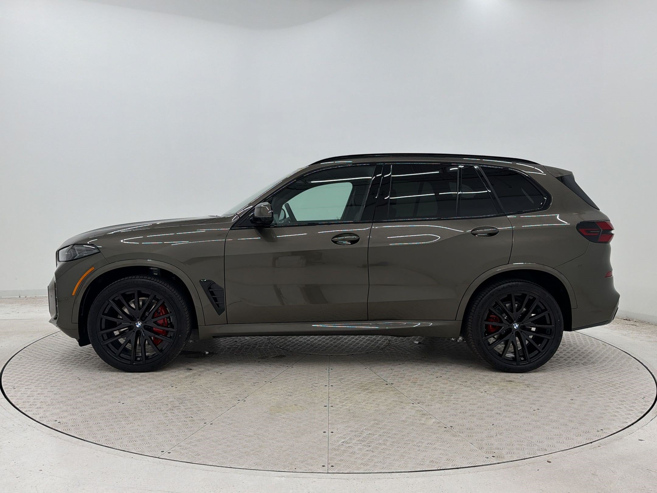 New 2026 BMW X5 xDrive40i w/ M Sport Package AWD/4WD image 2