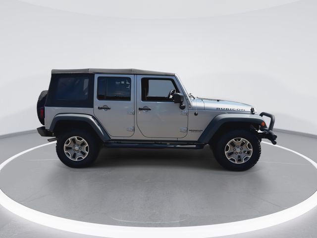 Used 2015 Jeep Wrangler Unlimited Rubicon w/ Connectivity Group AWD/4WD image 9