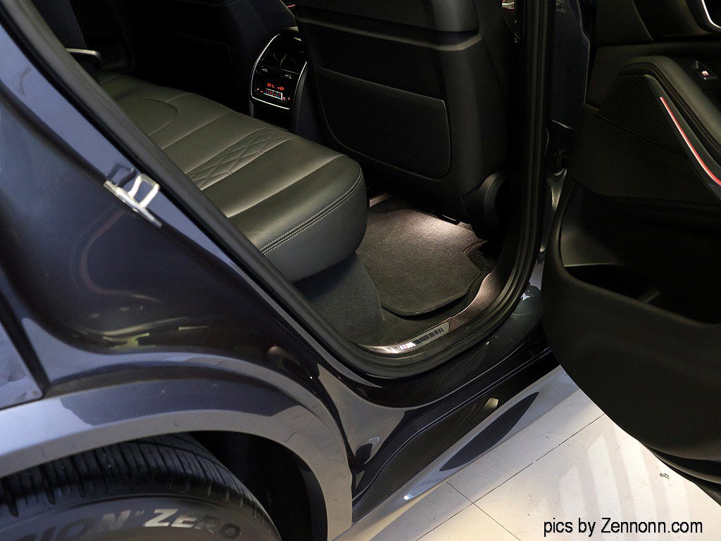 Used 2022 BMW X5 xDrive40i w/ M Sport Package AWD/4WD image 36