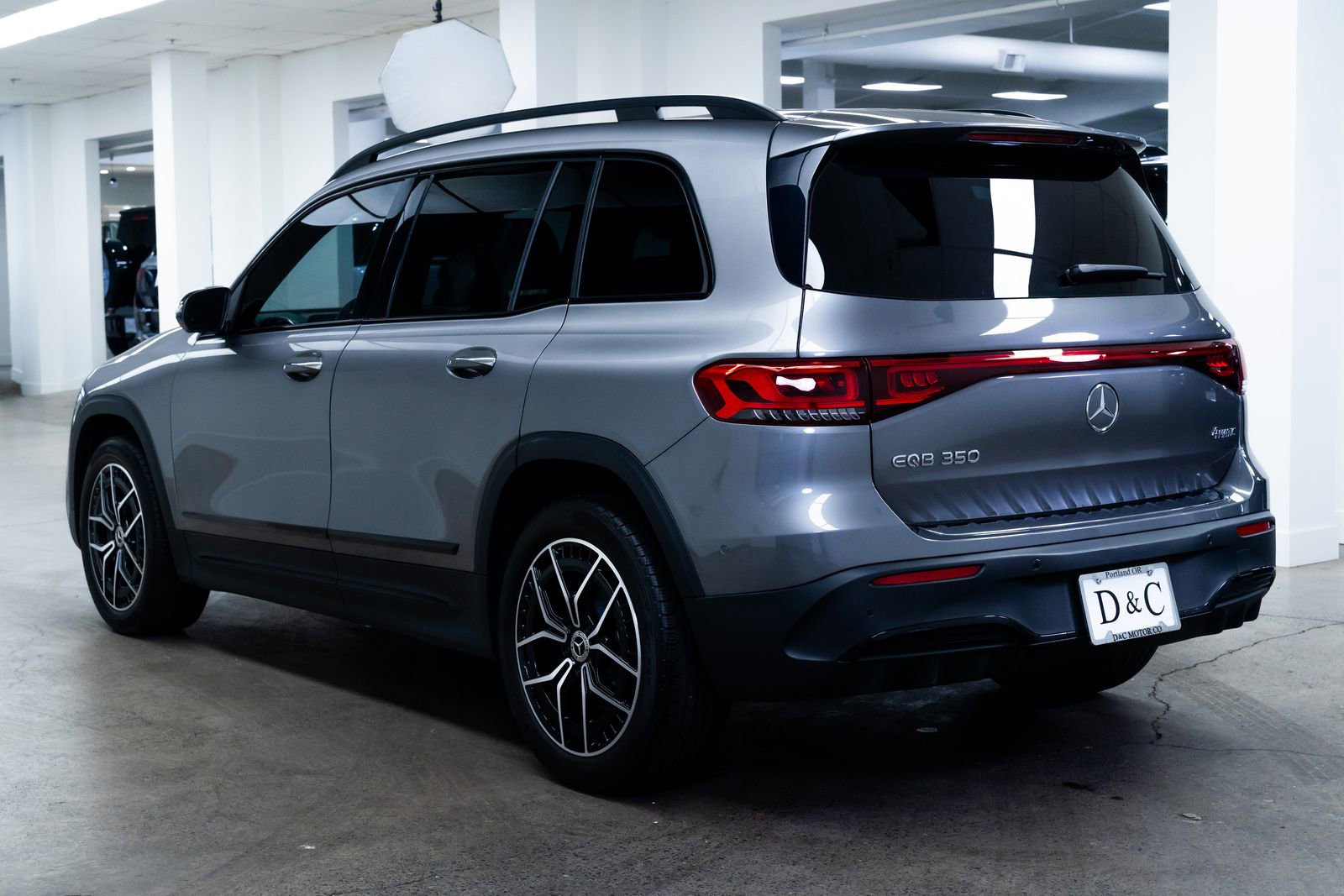 Used 2023 Mercedes-Benz EQB 350 4MATIC SUV image 4