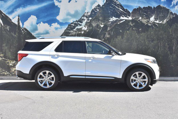 Used 2020 Ford Explorer Platinum image 2